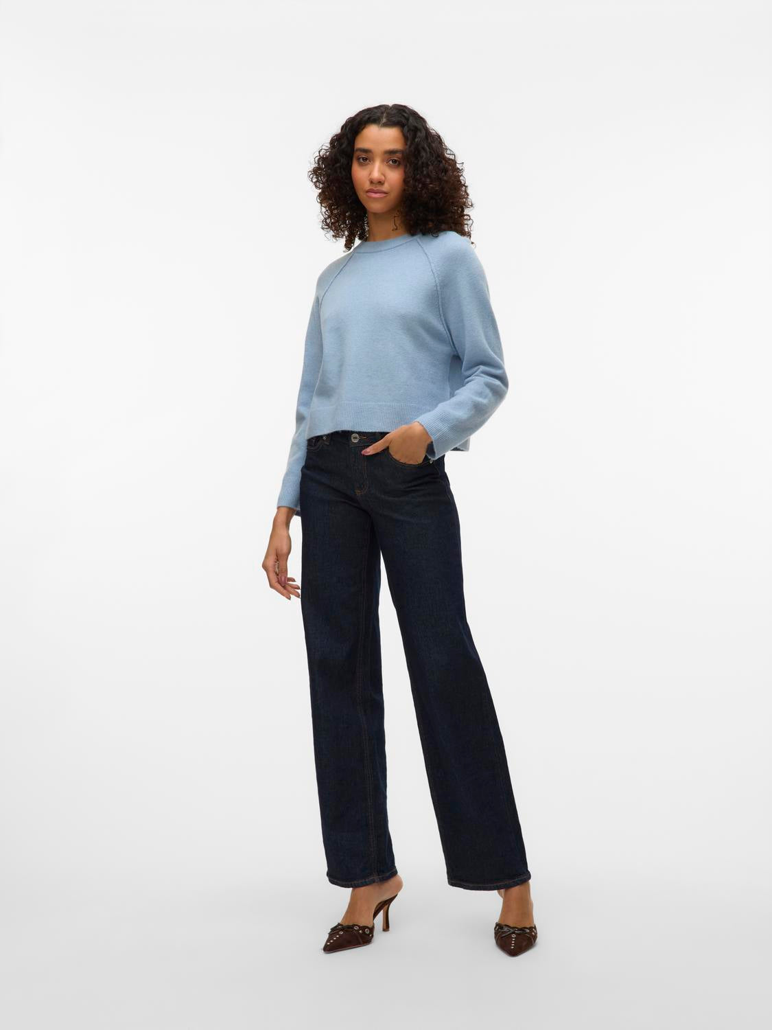 model_shot-front_full